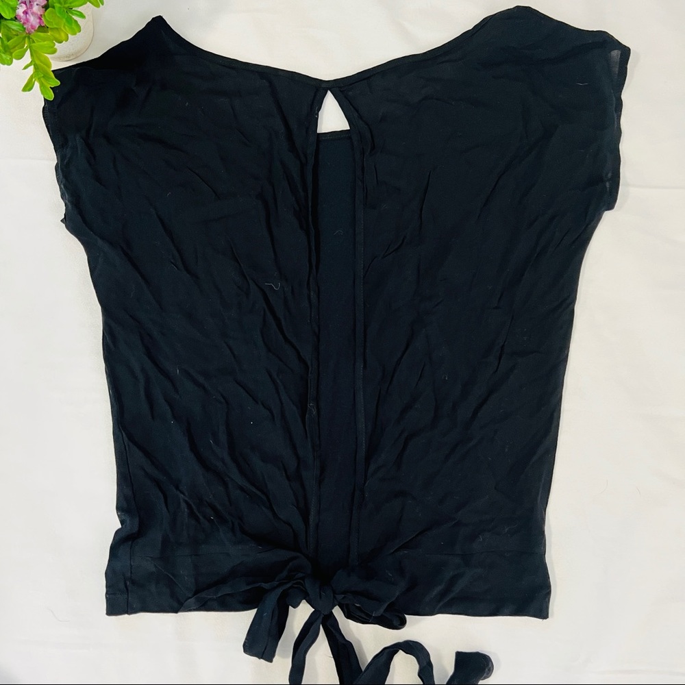 Open back tie back basic top - Picture 4 of 5